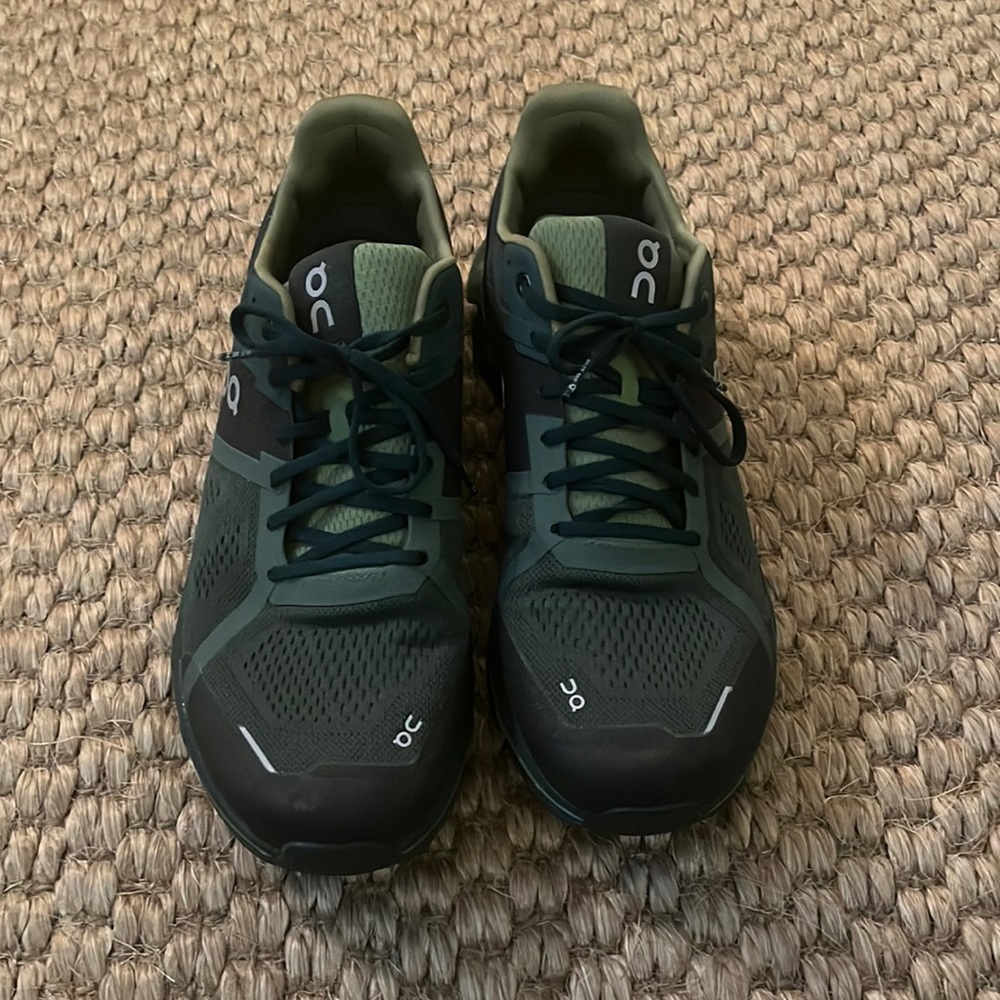 On Cloud Men’s shoes